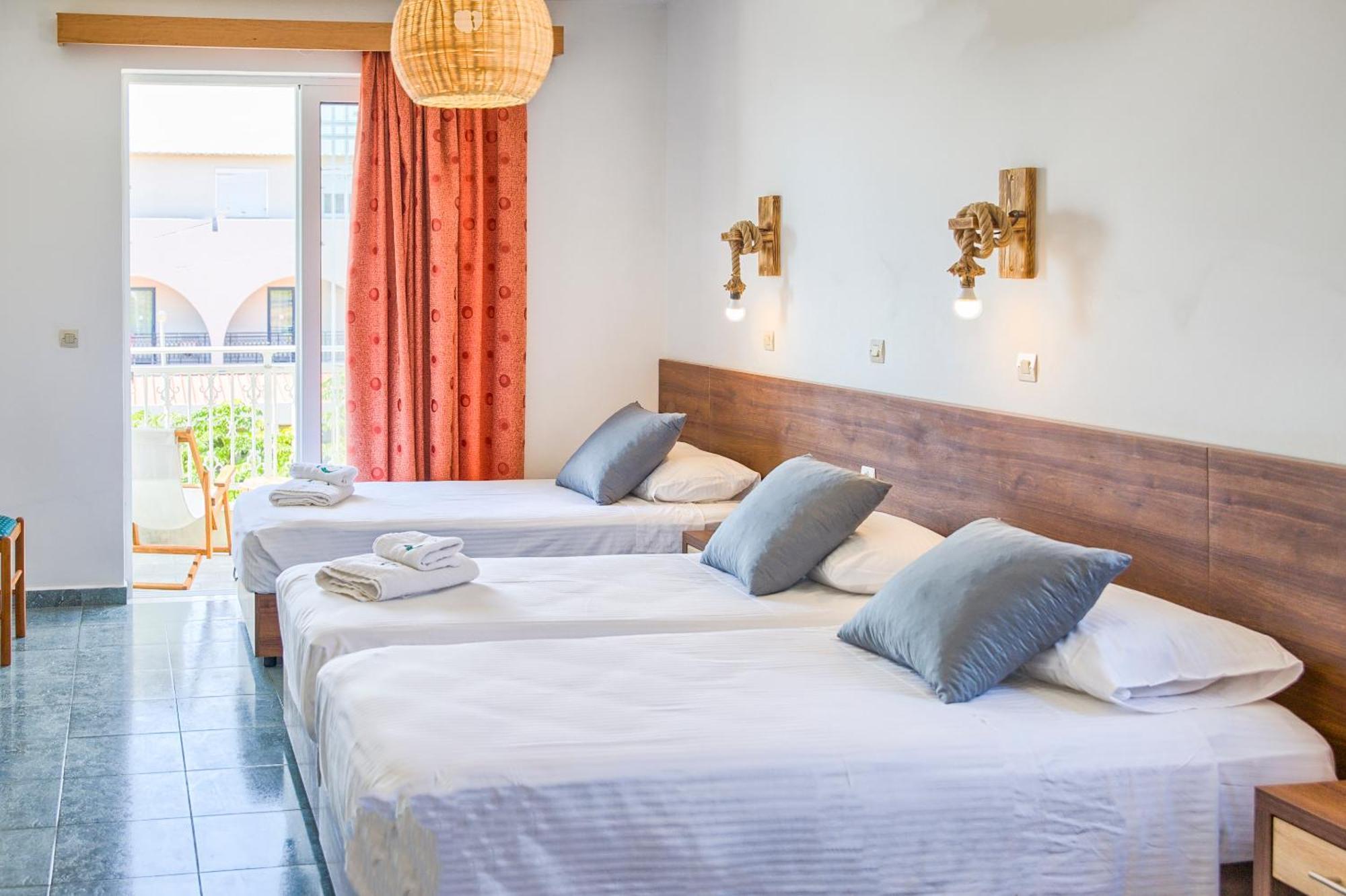 האראקי Alia Luxury Suites And Spa חדר תמונה